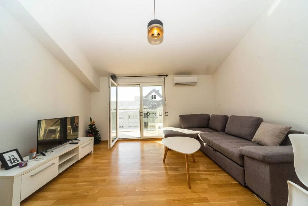 Izdavanje, jednosoban stan, 45m², Blok 9, Podgorica