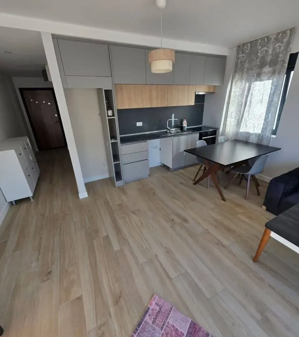 Prodaja, dvosoban stan, 49m², Centar, Tivat