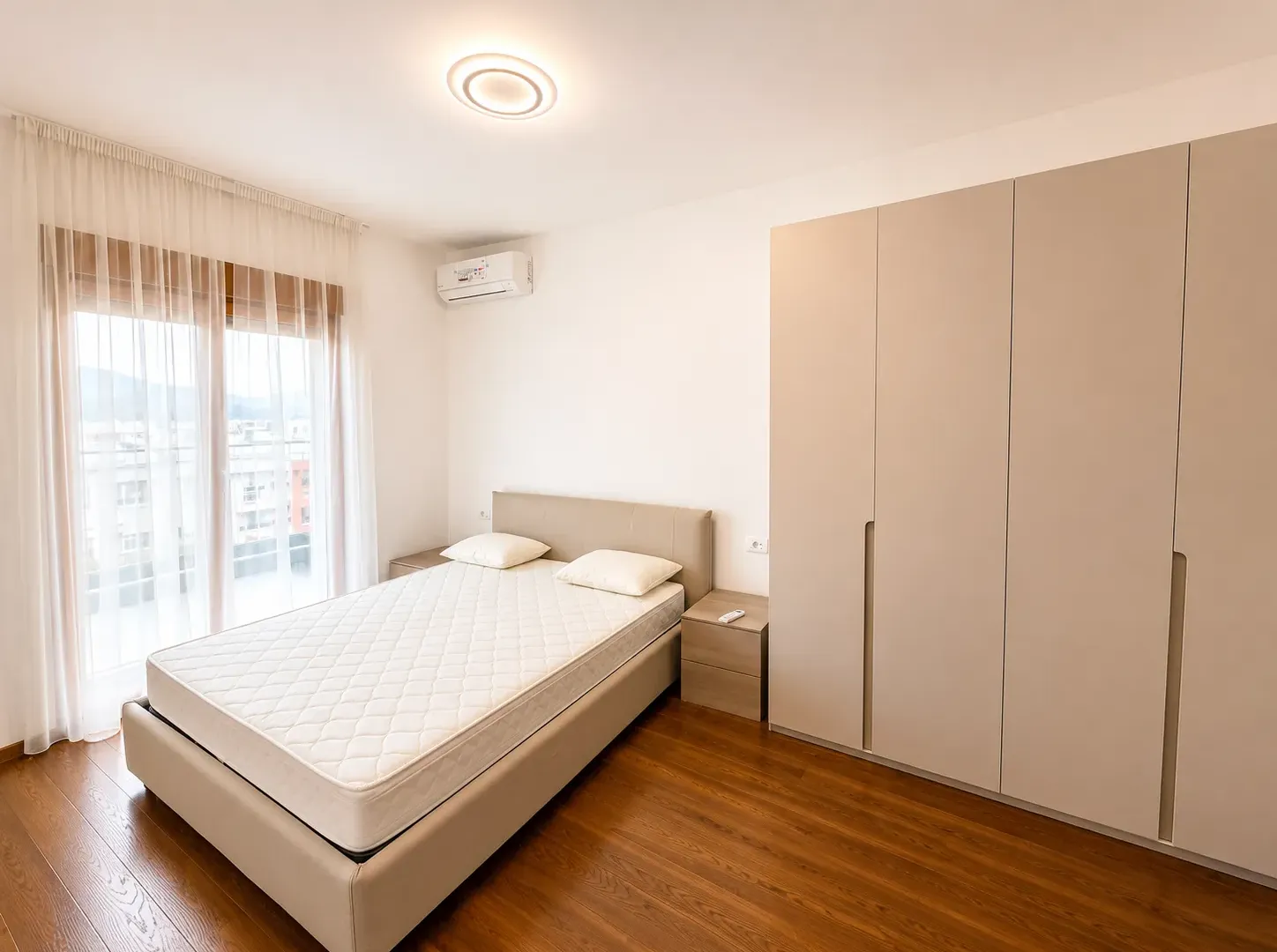 Izdavanje, četvorosoban stan, 113m², Master Kvart, Podgorica