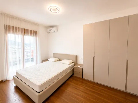 Izdavanje, četvorosoban stan, 113m², Master Kvart, Podgorica - image 6