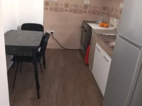 Izdavanje, trosoban stan, 55m², Stari Grad, Beograd - image 4