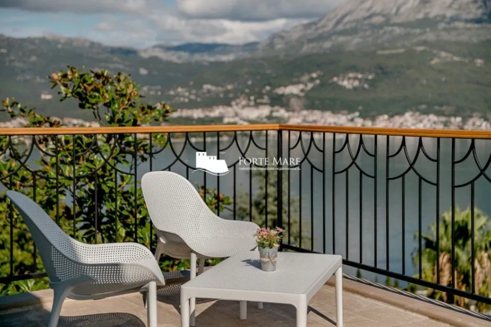 Prodaja, kuća, 236m², Njivice, Herceg Novi