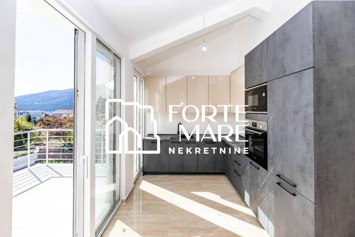 Prodaja, dvosoban stan, 74m², Đenovići, Herceg Novi