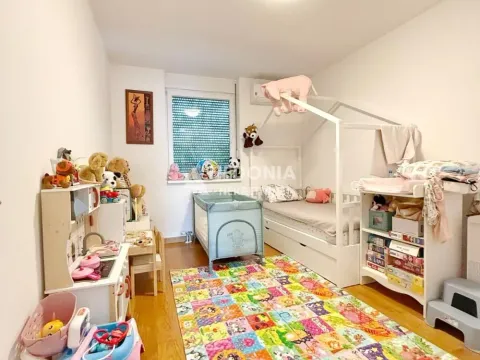 Prodaja, četvorosoban stan, 98m², Zemun Sve Podlokacije, Beograd - image 8