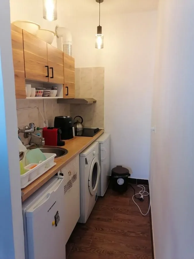 Izdavanje, jednosoban stan, 30m², Sajmište, Novi Sad
