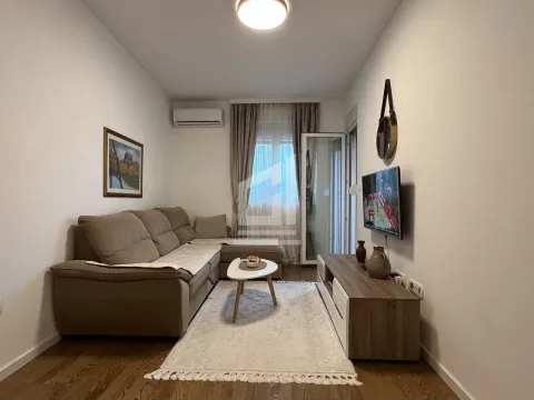 Izdavanje, jednosoban stan, 44m², Pobrežje, Podgorica