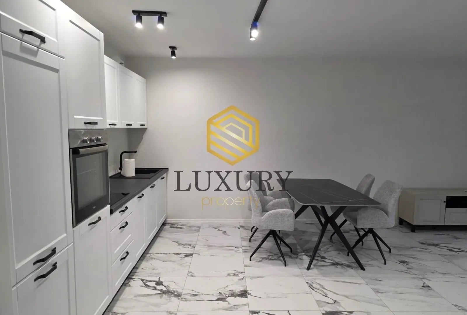 Prodaja, dvosoban stan, 90m², Luštica, Tivat
