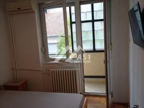 Izdavanje, trosoban stan, 82m², Centar, Novi Sad - image 2