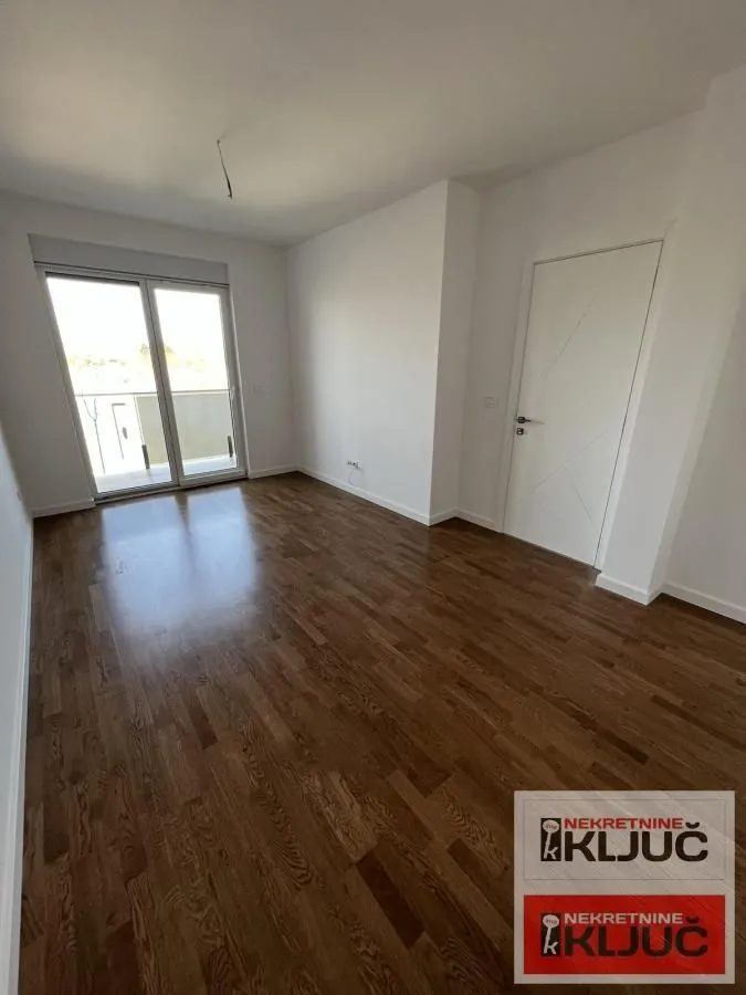 Prodaja, četvorosoban stan, 130m², Novo naselje, Novi Sad