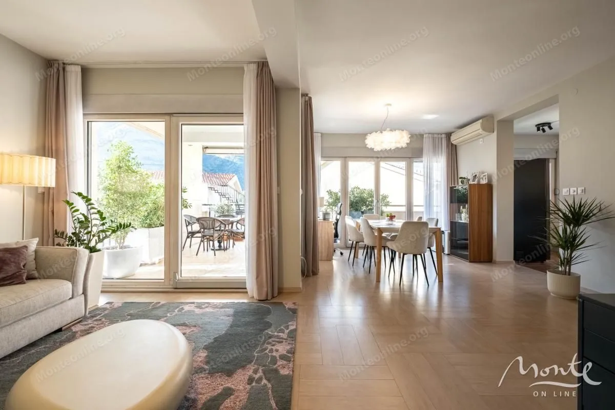 Prodaja, trosoban stan, 114m², Dobrota, Kotor