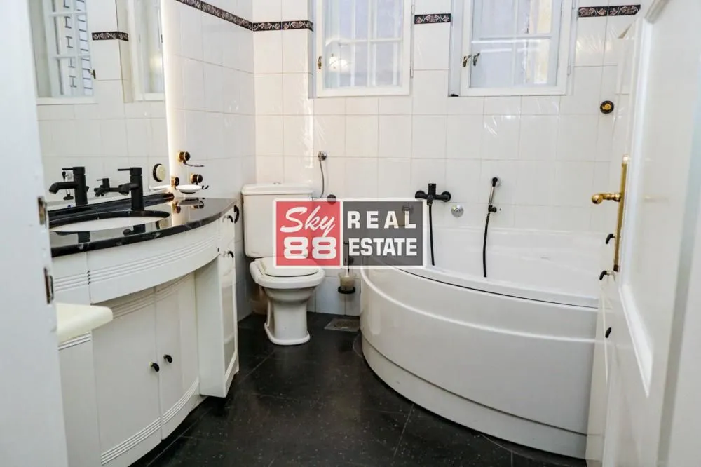 Sale, house, 243m², Savski Venac, Beograd