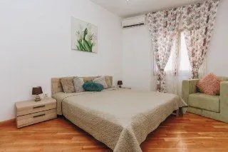 Izdavanje, dvosoban stan, Rafailovići, Budva