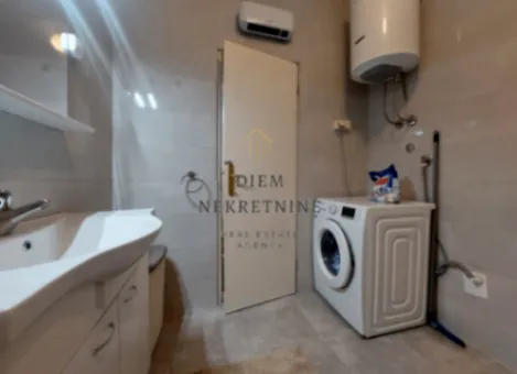 Izdavanje, dvosoban stan, 75m², Dobrota, Kotor - image 3