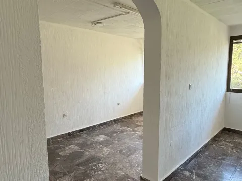 Izdavanje, poslovni prostor, 60m², Makedonsko naselje, Bar - image 11