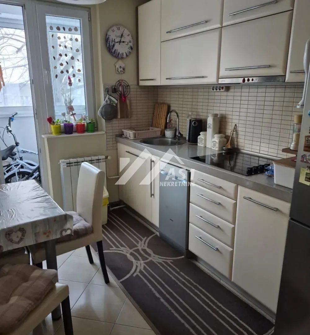 Izdavanje, dvosoban stan, 48m², Banatić, Novi Sad Sve Podlokacije