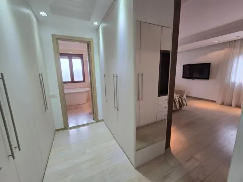 Izdavanje, trosoban stan, 265m², Gorica C, Podgorica - image 8