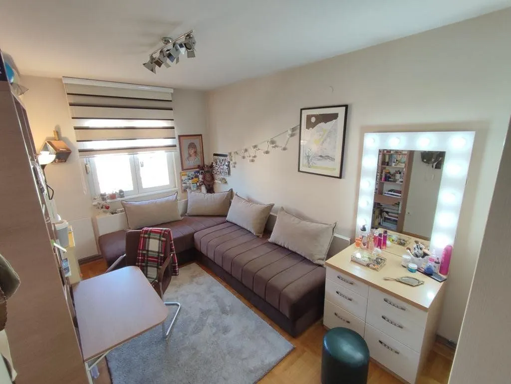 Izdavanje, dvosoban stan, 80m², Stari Aerodrom, Podgorica