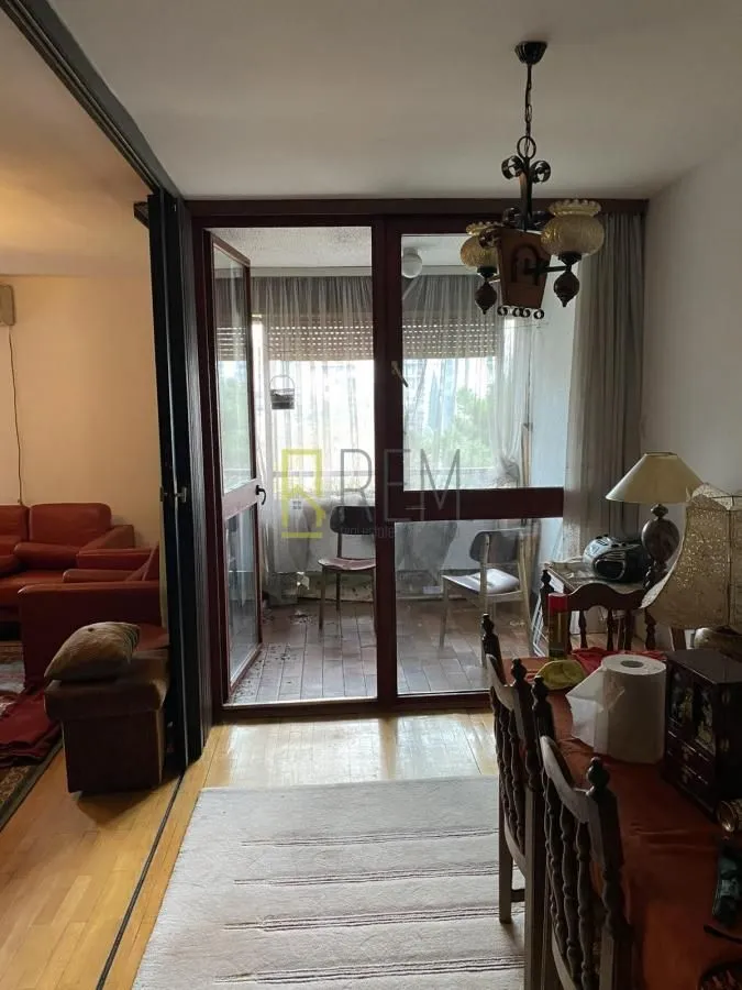 Prodaja, trosoban stan, 96m², Blok 5, Podgorica
