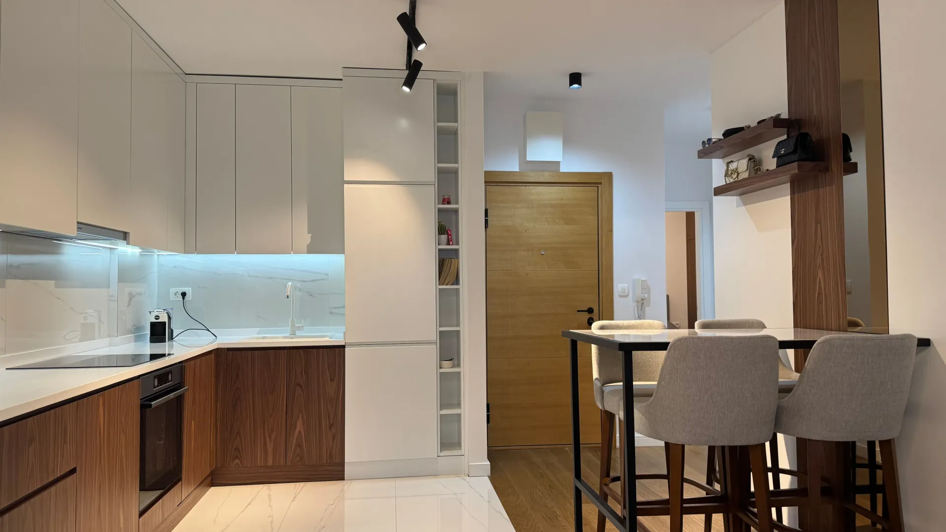 Stan-na-dan, dvosoban stan, 65m², Centar, Budva