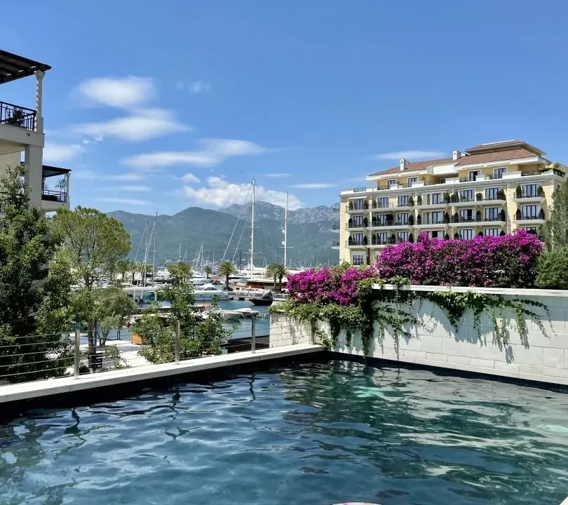 Izdavanje, dvosoban stan, 125m², Porto Montenegro, Tivat