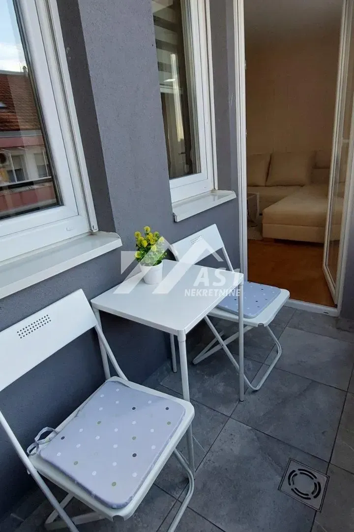 Izdavanje, jednosoban stan, 37m², Bulevar Oslobodjenja, Novi Sad Sve Podlokacije