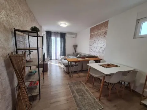 Izdavanje, dvosoban stan, 75m², Blok 5, Podgorica - image 13