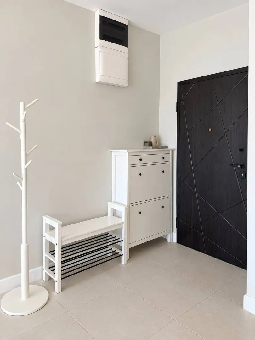 Izdavanje, trosoban stan, 90m², Dobrota, Kotor