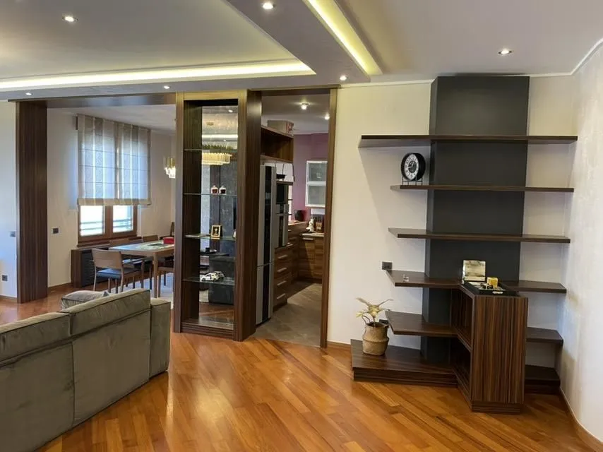 Izdavanje, četvorosoban stan, 118m², Vračar Hram, Vračar Sve Podlokacije