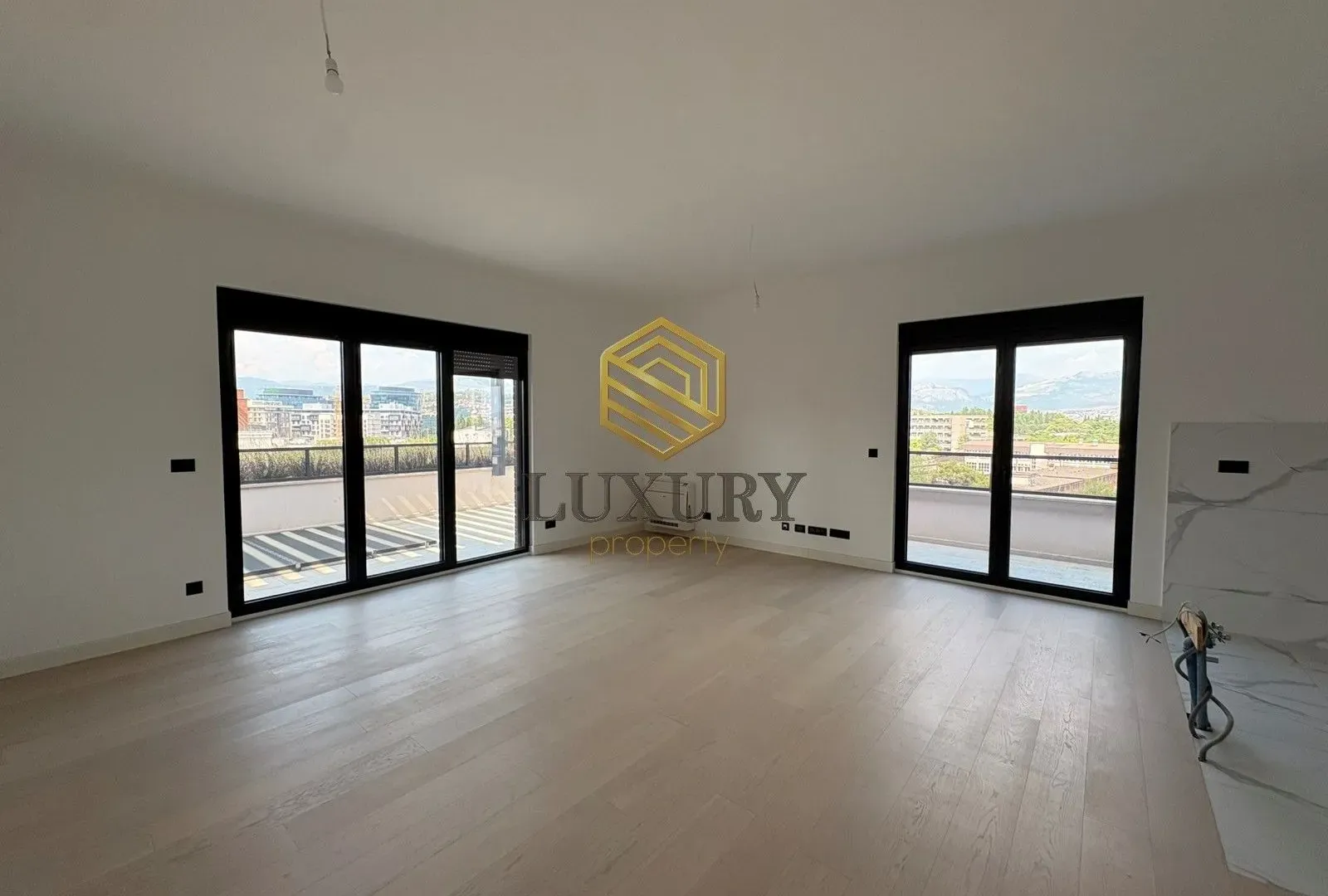 Prodaja, dvosoban stan, 118m², Preko Morače, Podgorica