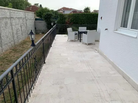Izdavanje, kuća, 260m², Zagorič, Podgorica - image 15