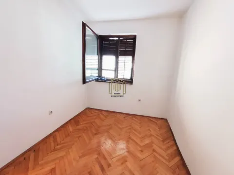 Izdavanje, poslovni prostor, 49m², Lepa Kata, Podgorica - image 4