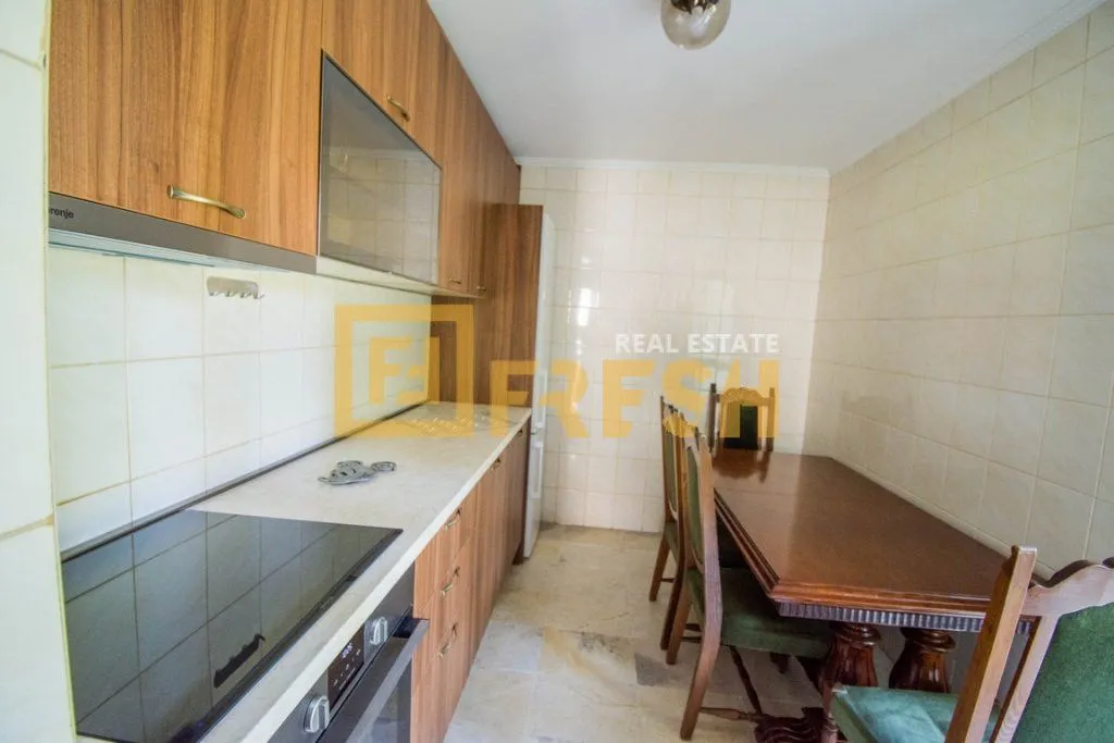 Prodaja, kuća, 250m², Tološi, Podgorica