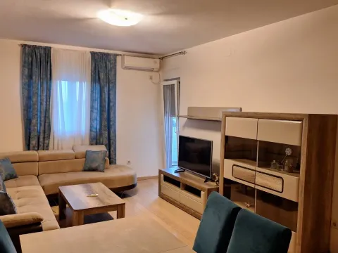 Prodaja, dvosoban stan, 70m², City Kvart, Podgorica - image 1