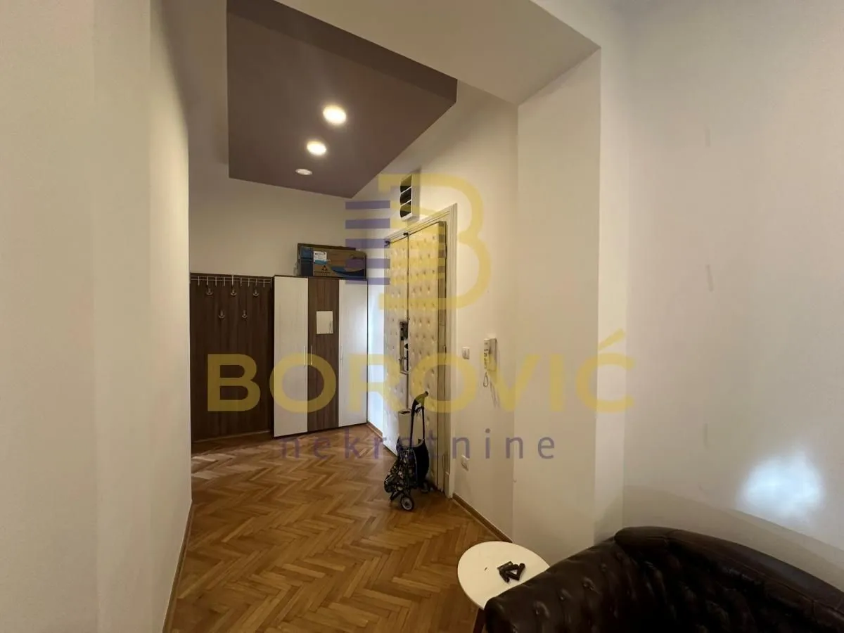 Izdavanje, četvorosoban stan, 100m², Savski Venac, Beograd