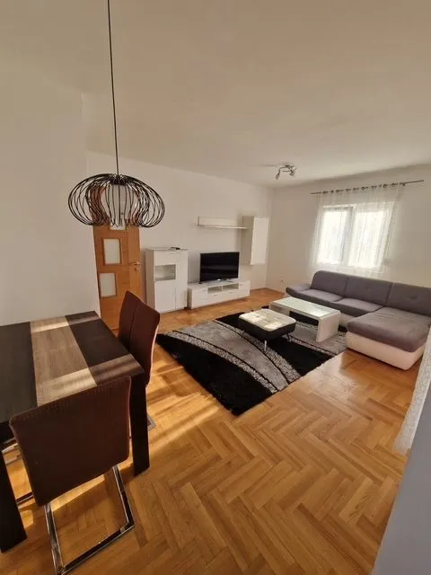 Izdavanje, trosoban stan, 96m², Stari Aerodrom, Podgorica