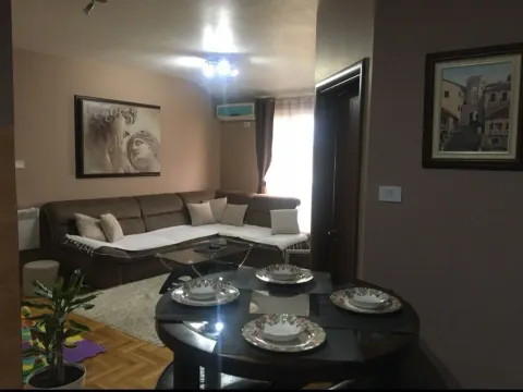 Izdavanje, jednosoban stan, 43m², City Kvart, Podgorica - image 2