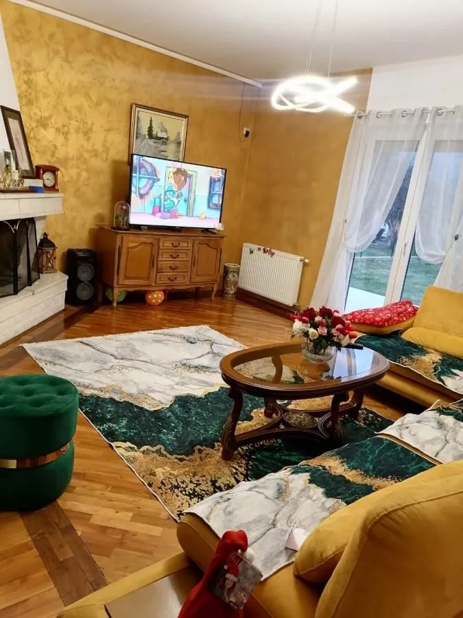 Prodaja, kuća, 350m², Tološi, Podgorica