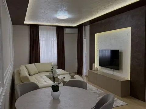 Izdavanje, dvosoban stan, 77m², City Kvart, Podgorica - image 1