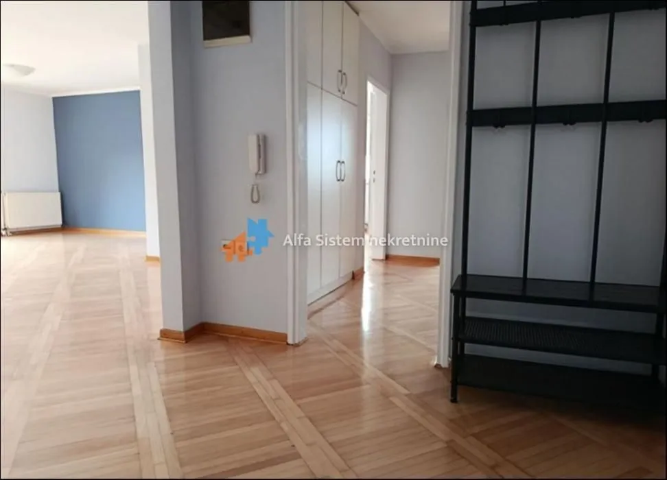 Izdavanje, četvorosoban stan, 125m², Savski Venac, Beograd