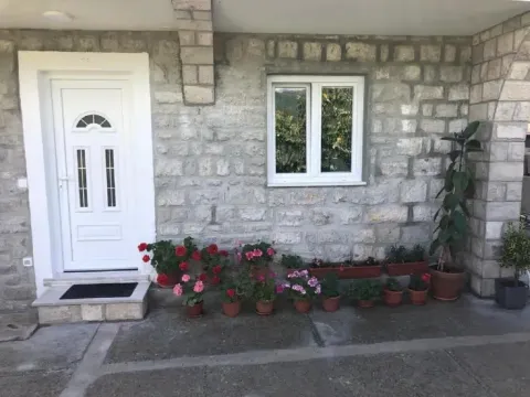 Izdavanje, stan, 30m², Tivat, Crna Gora - image 3