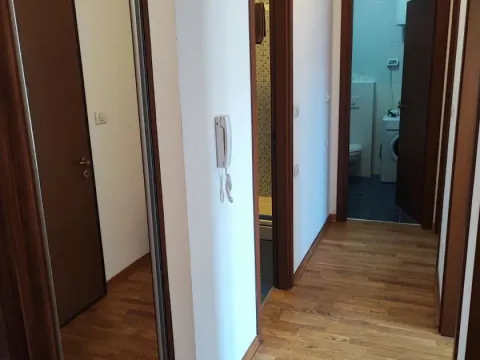 Izdavanje, dvosoban stan, 75m², City Kvart, Podgorica - image 10