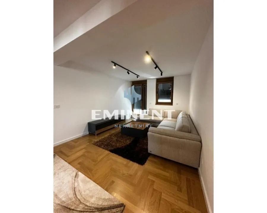 Izdavanje, trosoban stan, 80m², Stari Grad, Beograd