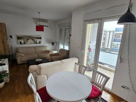 Izdavanje, jednosoban stan, 50m², City Kvart, Podgorica - image 11