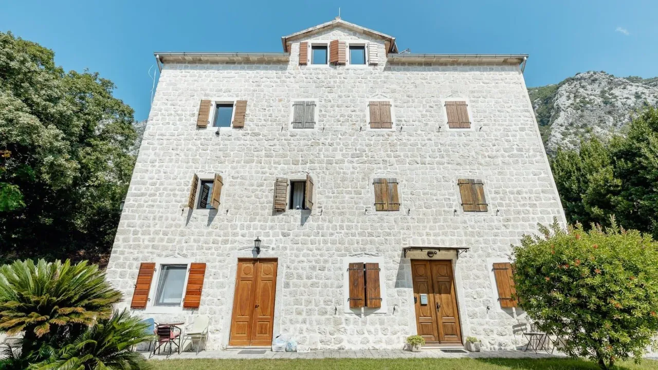 Sale, two bedroom apartment, 82m², Dobrota, Kotor