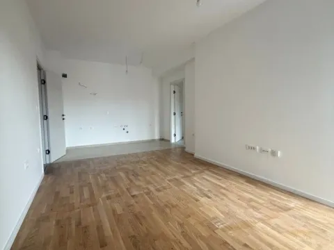 Prodaja, trosoban stan, 83m², Stari Aerodrom, Podgorica - image 1