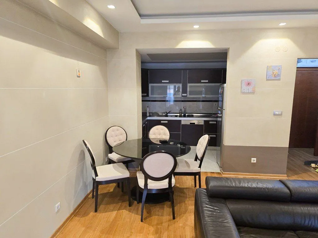 Izdavanje, jednosoban stan, 55m², Centar, Podgorica