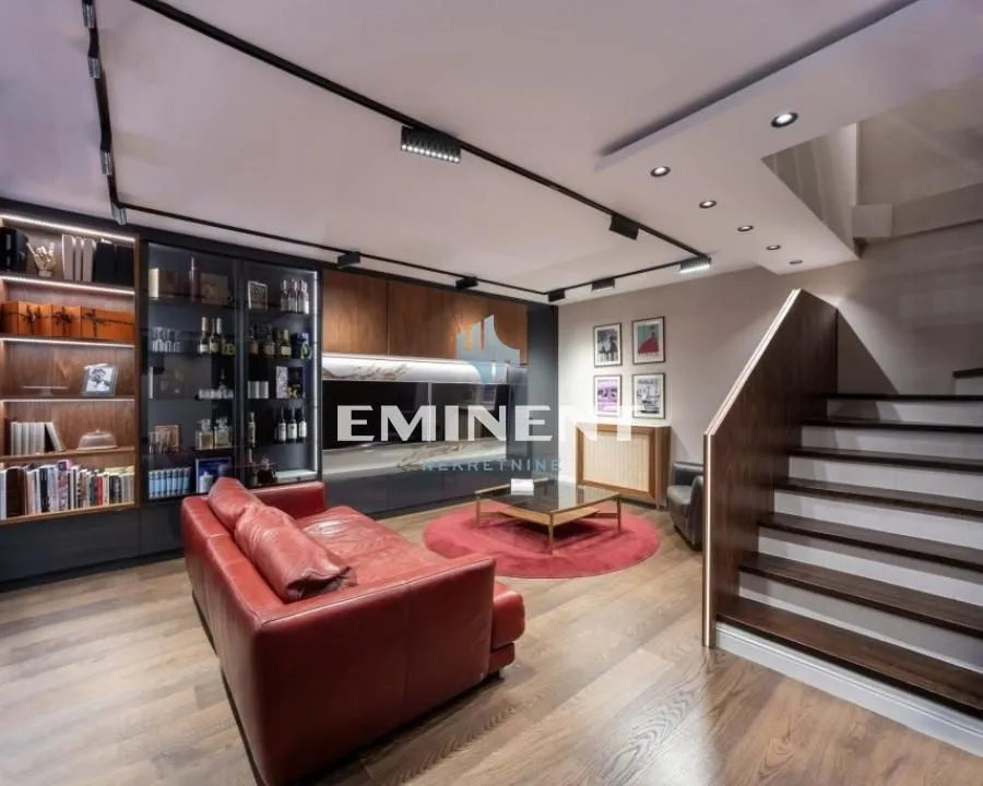 Prodaja, kuća, 260m², Bežanijska Kosa Sve Podlokacije, Beograd