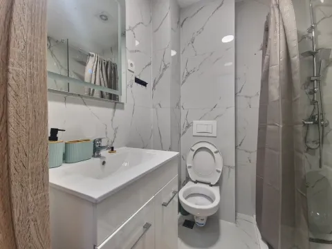 Rent, two bedroom apartment, 58m², Bečići, Budva - image 11