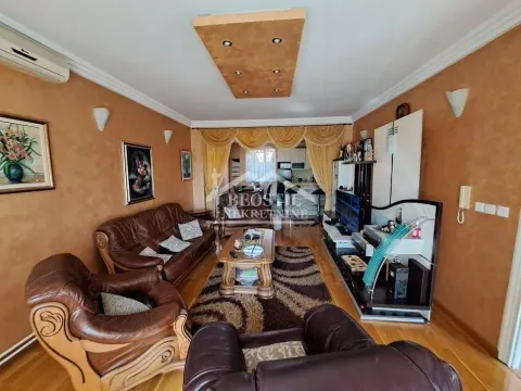 Prodaja, kuća, 227m², Zvezdarska Šuma, Zvezdara Sve Podlokacije - image 2