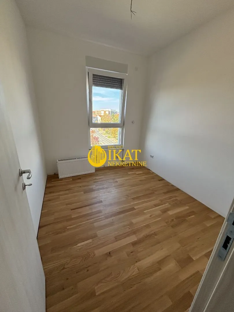 Prodaja, četvorosoban stan, 80m², Centar, Stara Pazova